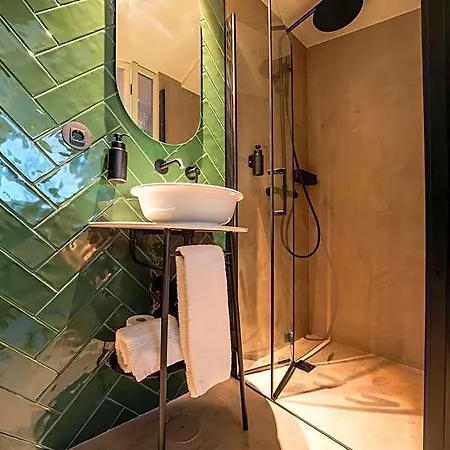 Hotel Sutrooms *