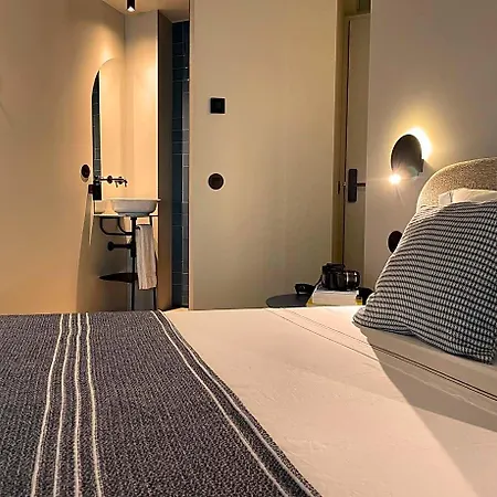 Sutrooms Hotel *