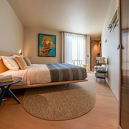 Sutrooms Hotel *