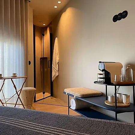 Hotel Sutrooms