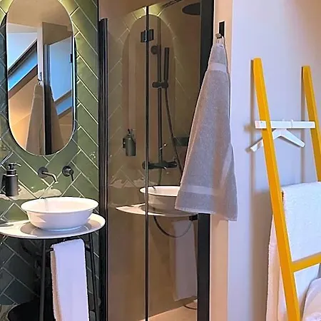 Hotel Sutrooms