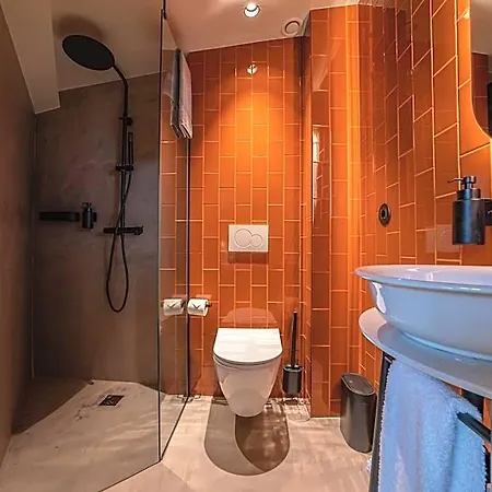 Hotel Sutrooms