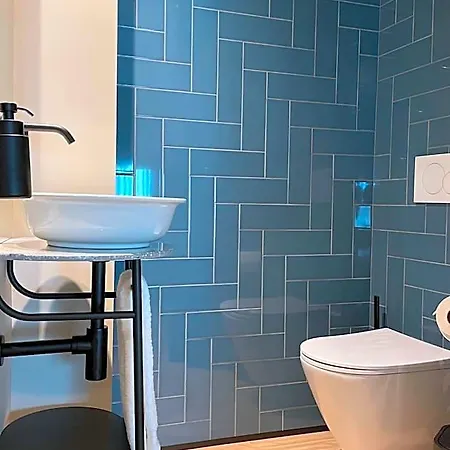 Sutrooms Hotel *